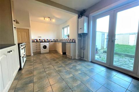 4 bedroom terraced house to rent, Pettycot Crescent, Gosport PO13