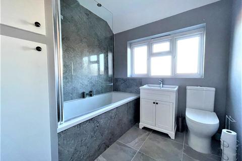 4 bedroom terraced house to rent, Pettycot Crescent, Gosport PO13