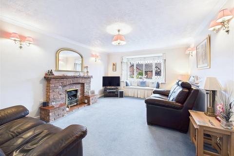 undefined, Essington Close, Shenstone, Lichfield