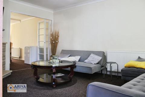 3 bedroom detached house to rent, Bollington Road, Oadby, Leicester LE2