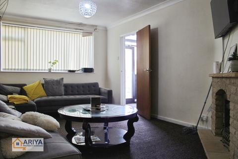 3 bedroom detached house to rent, Bollington Road, Oadby, Leicester LE2