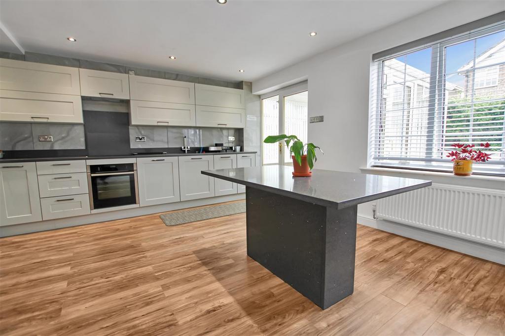 Fitted Kitchen: