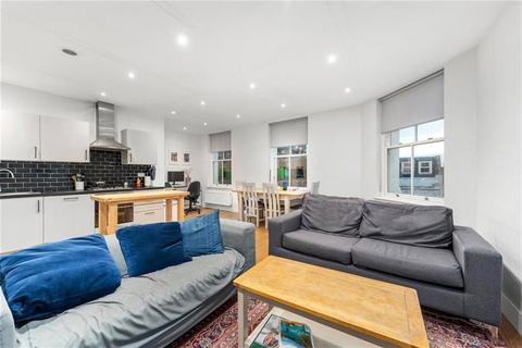 3 bedroom flat to rent, Kingsland High Street, London E8