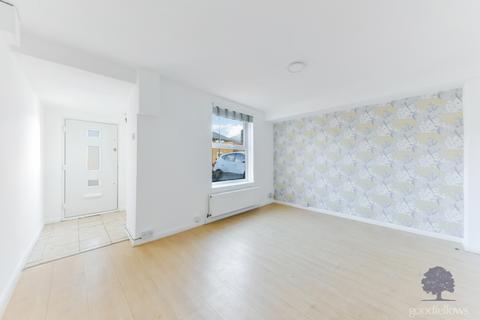 3 bedroom terraced house to rent, Peterborough Road, Carshalton SM5