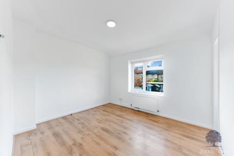 3 bedroom terraced house to rent, Peterborough Road, Carshalton SM5