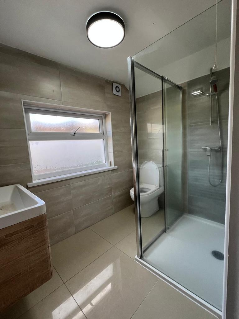 Ensuite - Bedroom 3