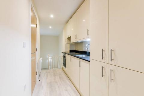 Studio to rent, Brixton Road, Brixton, London, SW9