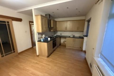 3 bedroom semi-detached house to rent, Tyersal, Bradford, West Yorkshire, BD4