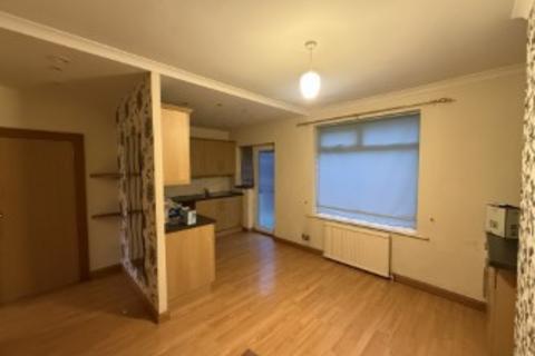 3 bedroom semi-detached house to rent, Tyersal, Bradford, West Yorkshire, BD4