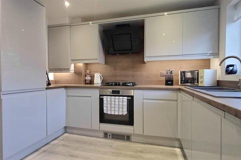 2 bedroom semi-detached house to rent, Yarwell Drive, Maltby, Rotherham
