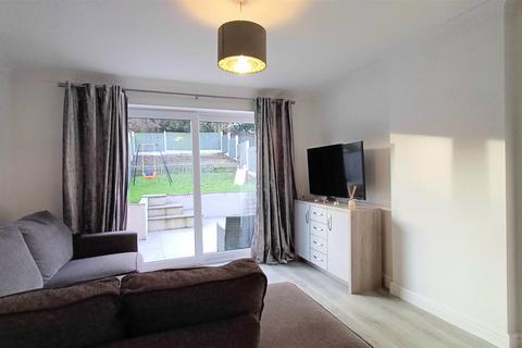 2 bedroom semi-detached house to rent, Yarwell Drive, Maltby, Rotherham