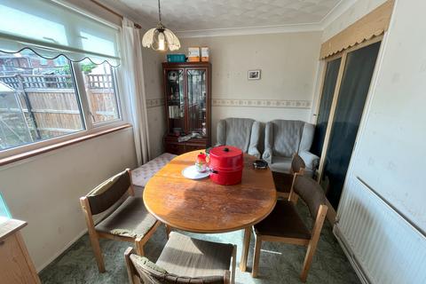 4 bedroom semi-detached house to rent, Priscilla Close, Norwich NR5