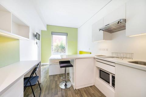 Studio to rent, St Anns Road, Holland Park, London, W11