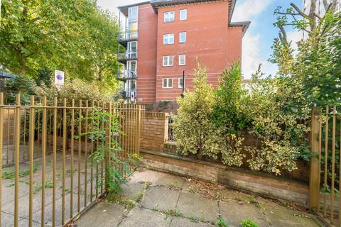 Studio to rent, St Anns Road, Holland Park, London, W11