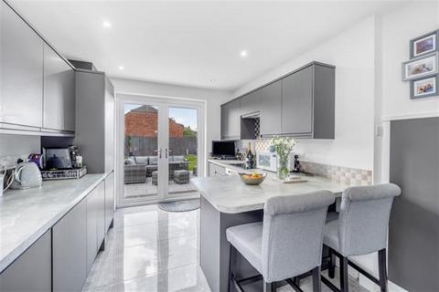 3 bedroom bungalow for sale, Robin Hoods Walk, PE21