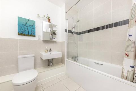 3 bedroom apartment to rent, Lakeside Drive, Park Royal, London, NW10