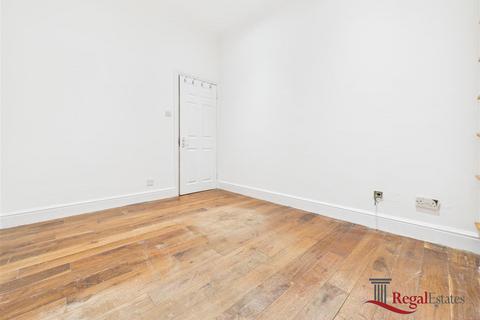 2 bedroom flat to rent, West Ella Road, London, NW10