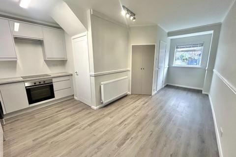 3 bedroom terraced house to rent, Sandiway Road, Handforth, Wilmslow