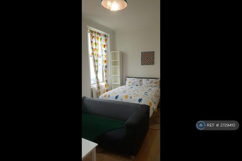 Studio to rent, London, London, W12