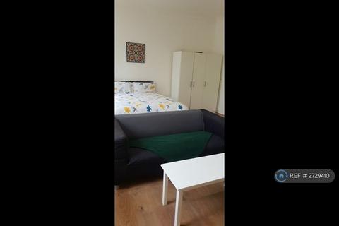Studio to rent, London, London, W12