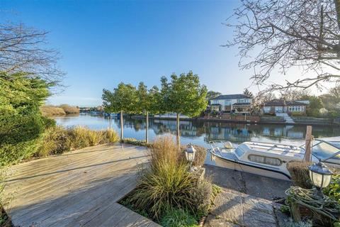 undefined, Ham Island, Windsor SL4