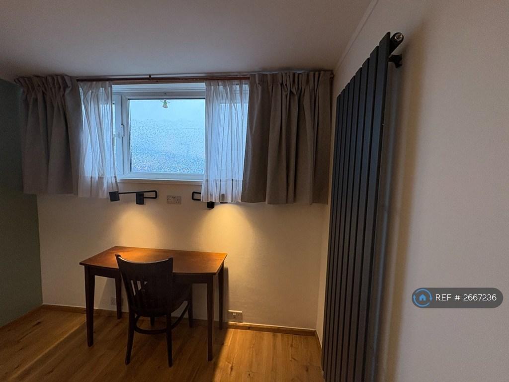 Bedroom/ Vanity