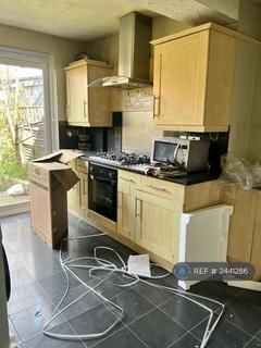 4 bedroom terraced house to rent, Landseer Avenue, London, E12