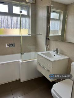 4 bedroom terraced house to rent, Landseer Avenue, London, E12