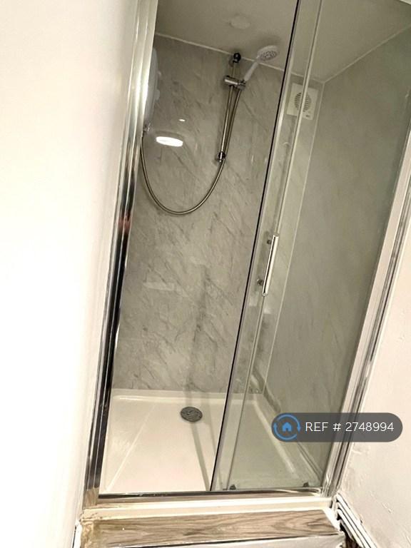 En-Suite 2