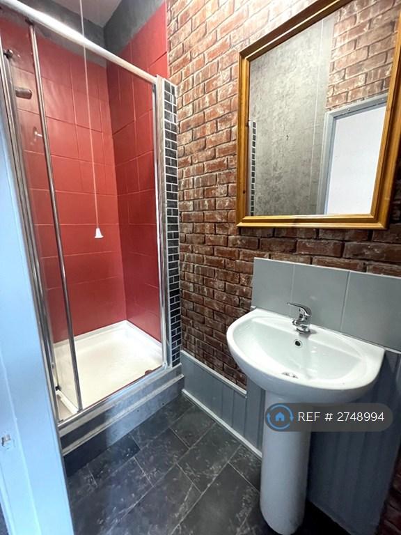 En-Suite 1