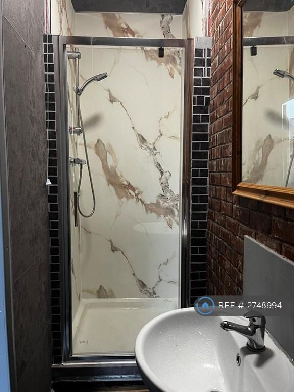 En-Suite 1