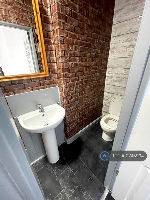 En-Suite 1