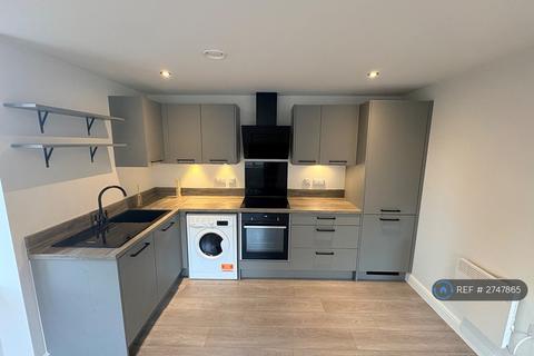 1 bedroom flat to rent, West End Court, Leeds, LS11
