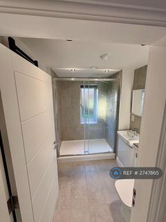 1 bedroom flat to rent, West End Court, Leeds, LS11