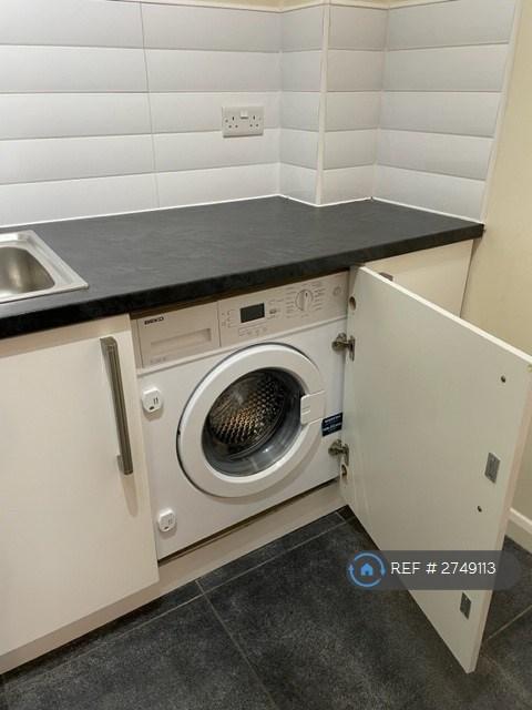 Kitchen (Washer, Fridge Freezer, Oven And Hob)