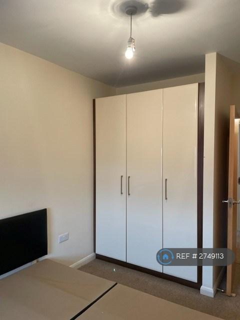 Bedroom (Fitted Wardrobe)