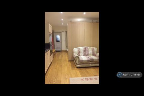 Studio to rent, College Road, Maidenhead, SL6