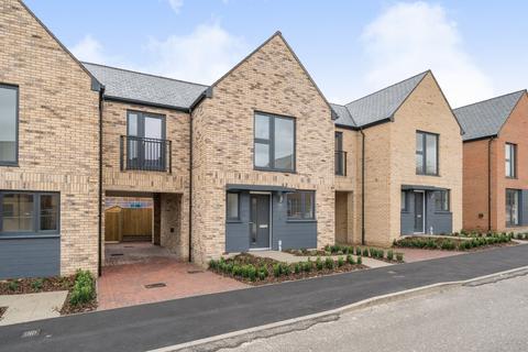 3 bedroom terraced house to rent, Harebell Way, Hampshire SO22