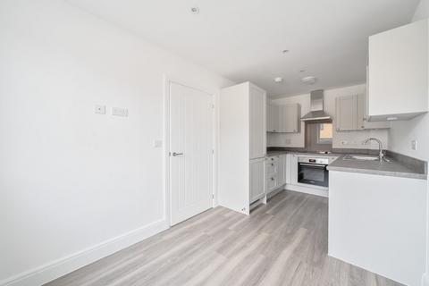 3 bedroom terraced house to rent, Harebell Way, Hampshire SO22
