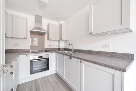 3 bedroom terraced house to rent, Harebell Way, Hampshire SO22