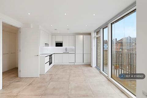 2 bedroom flat to rent, Hafer Road, London, SW11
