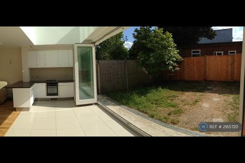 3 bedroom flat to rent, Golders Rise, London, NW4