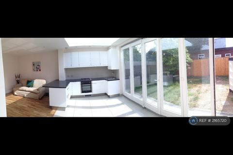 3 bedroom flat to rent, Golders Rise, London, NW4
