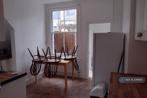 3 bedroom flat to rent, Southfields, London, SW18