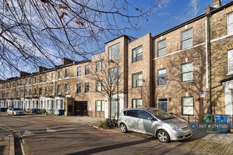 2 bedroom maisonette to rent, Kinnaird House, London, SE17