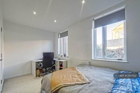 2 bedroom maisonette to rent, Kinnaird House, London, SE17