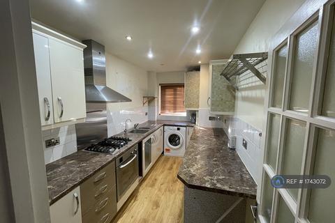 2 bedroom flat to rent, The Brow, Watford, WD25