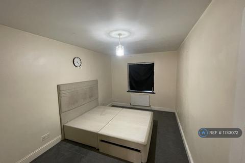 2 bedroom flat to rent, The Brow, Watford, WD25