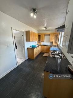 3 bedroom terraced house to rent, Griffe Head Crescent, Wyke, Bradford, BD12