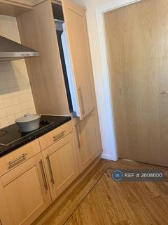 2 bedroom flat to rent, Carr Mills, Leeds, LS7